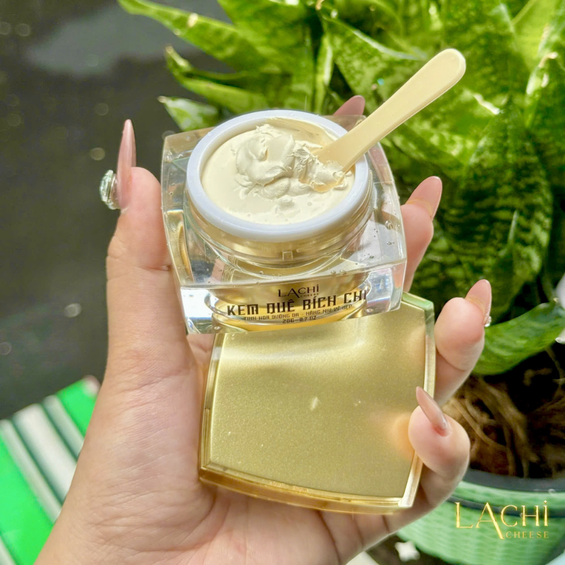 26456_11_20250709164512-3.png Kem Face Kem Quê Bích Chi Lachi Cheese 20g - Hỗ Trợ Cấp Ẩm Dưỡng Sáng Da - 8936206760481