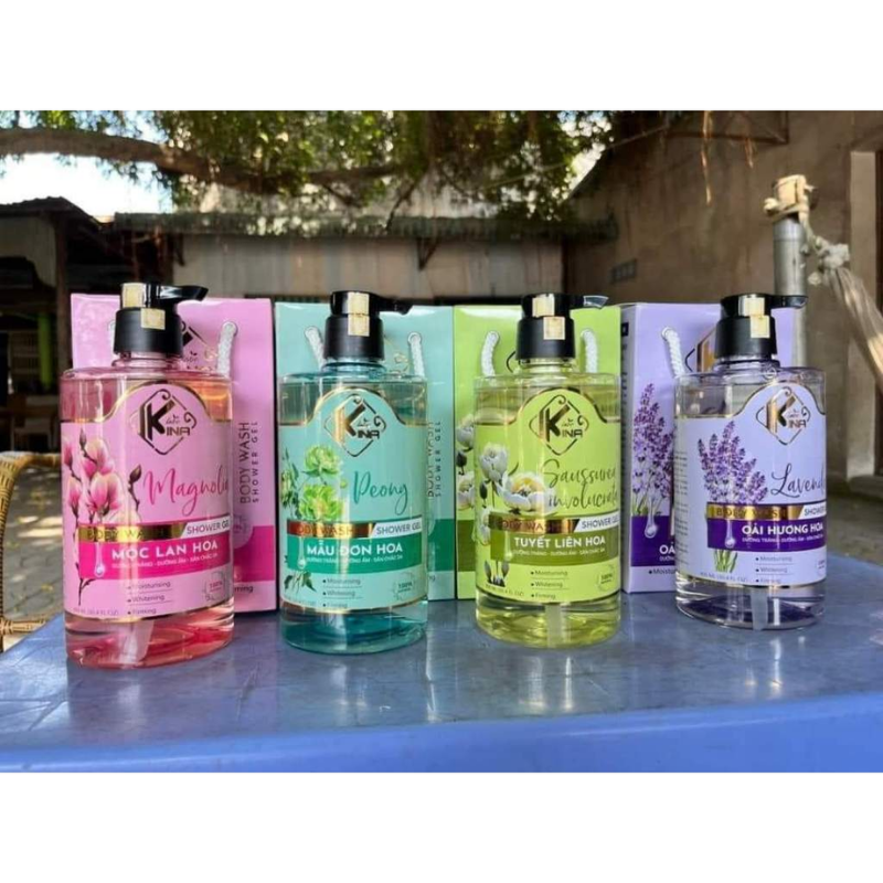 26494_27_20250722184611-4.png Sữa Tắm Kina Hương Nước Hoa Mộc Lan 900ml - Hỗ Trợ Cấp Ẩm Dưỡng Sáng Da Mịn Màng - Tặng Kèm 1 Bông Tắm - 8938527651271