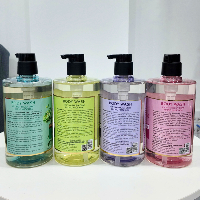 26494_33_20250729093753-2.png Sữa Tắm Kina Hương Nước Hoa Mộc Lan 900ml - Hỗ Trợ Cấp Ẩm Dưỡng Sáng Da Mịn Màng - Tặng Kèm 1 Bông Tắm - 8938527651271