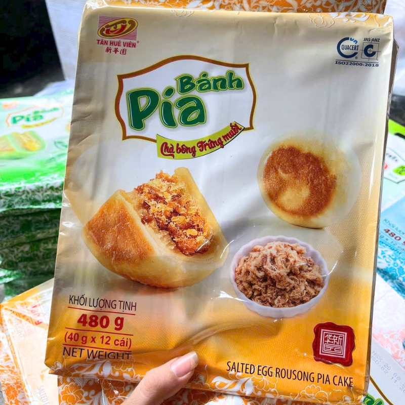 Bánh Pía Chà Bông Trứng Muối Tân Huê Viên Thơm Ngon 480g (40g x 12 cái) Bánh Pía Chà Bông Trứng Muối Tân Huê Viên Thơm Ngon 480g (40g x 12 cái)