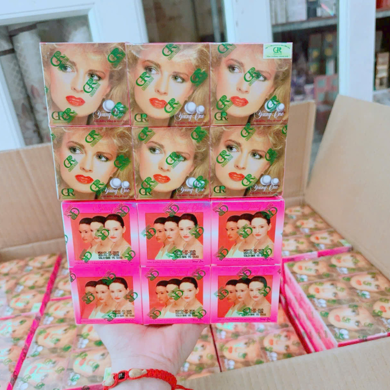 Nguồn sỉ combo 2 Hộp Kem Face Dưỡng Trắng Da Ngọc Trai Cô Gái Tóc Xù Young One 4.5g/Hộp Nguồn sỉ combo 2 Hộp Kem Face Dưỡng Trắng Da Ngọc Trai Cô Gái Tóc Xù Young One 4.5g/Hộp