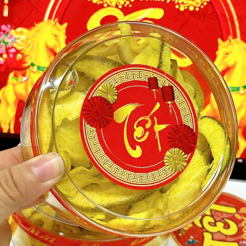 26974_214_20251106113436-3.png Vỏ Bưởi Chanh Dây Sấy Dẻo 150g Hộp Tròn Nhỏ Hộp Quà Tết 2026 - VBCDSDHTN150G