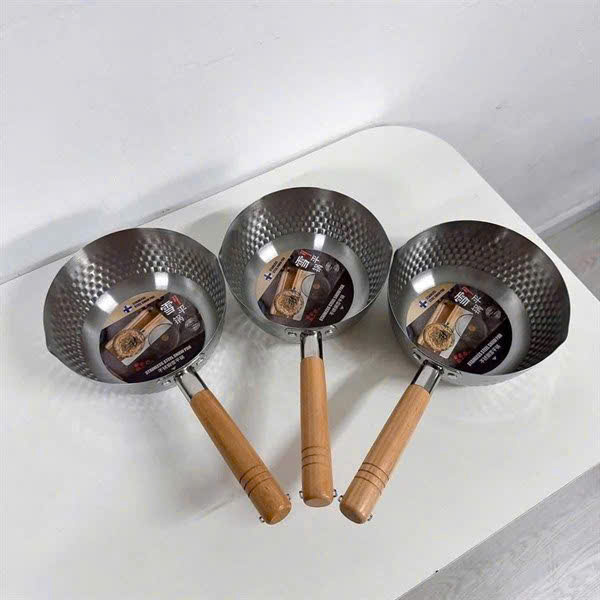 Chảo inox 18cm vân tuyết có miệng rót Chảo inox 18cm vân tuyết có miệng rót