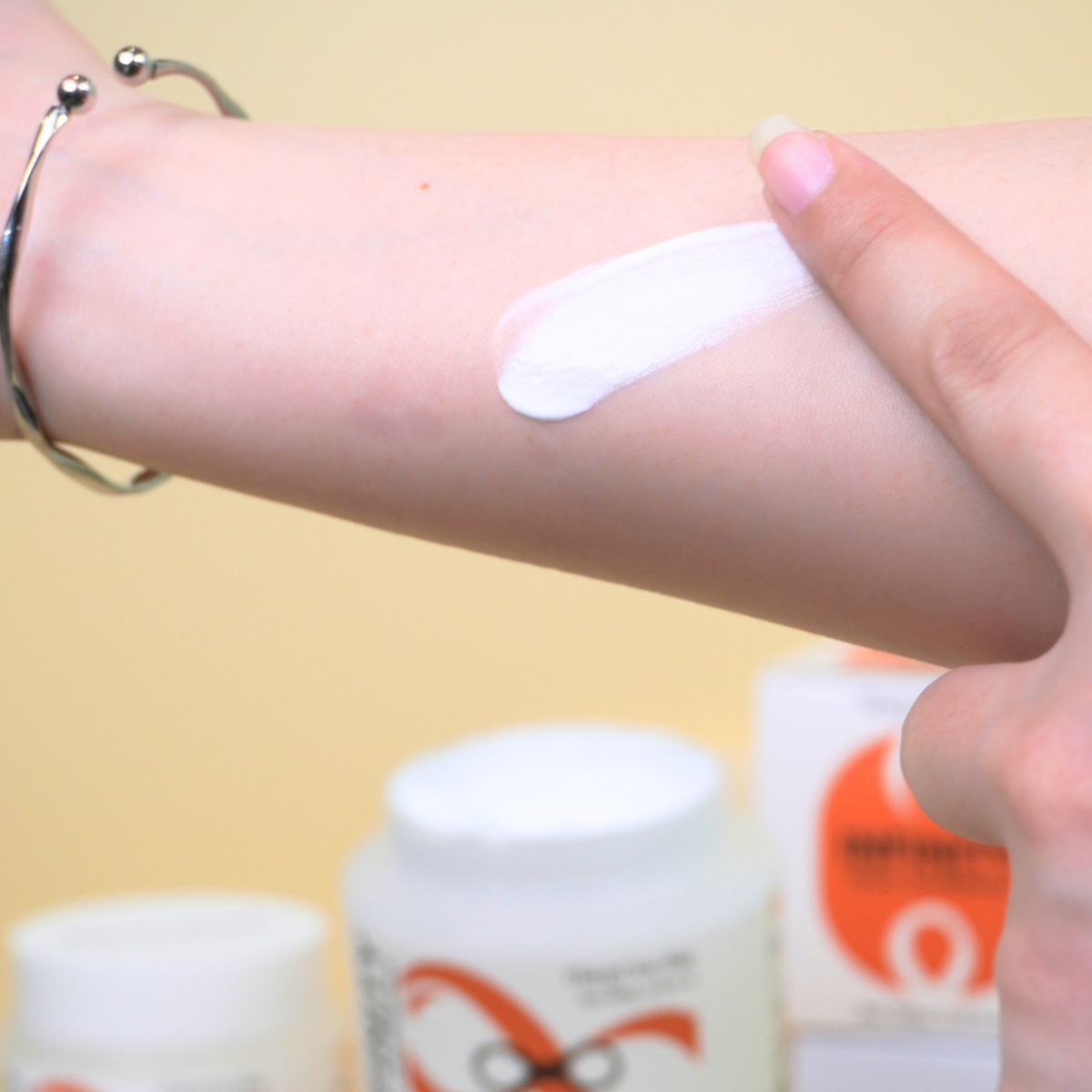 27527_21231-64_20251206164839.png Kem Body White Infinity 31may 200g - 8938562528118