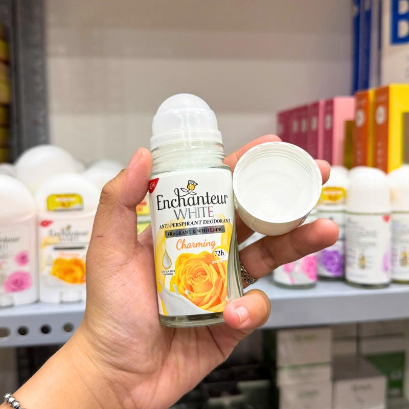 27686_79_20251217142448.png Lăn Khử Mùi Enchanteur Charming 72h 50ml - Lăn Nách Dưỡng Sáng Da Màu Vàng - 8935212800402