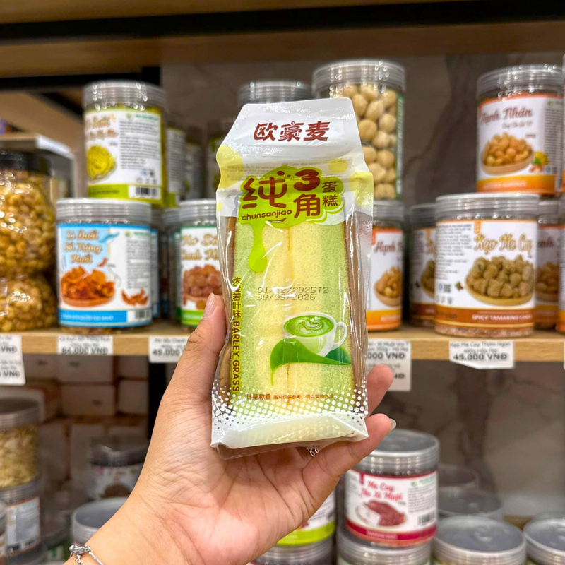 Mua sỉ 1 Cái Bánh Bông Lan Tam Giác CHUNSANJIAO Vị Trà Xanh - Màu Xanh Lá Mua sỉ 1 Cái Bánh Bông Lan Tam Giác CHUNSANJIAO Vị Trà Xanh - Màu Xanh Lá