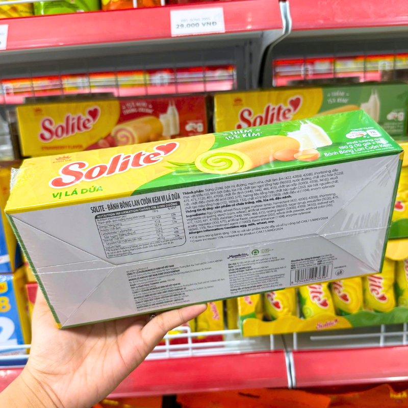 Bánh Bông Lan Cuộn Solite Vị Lá Dứa Hộp Giấy 180g Bánh Bông Lan Cuộn Solite Vị Lá Dứa Hộp Giấy 180g