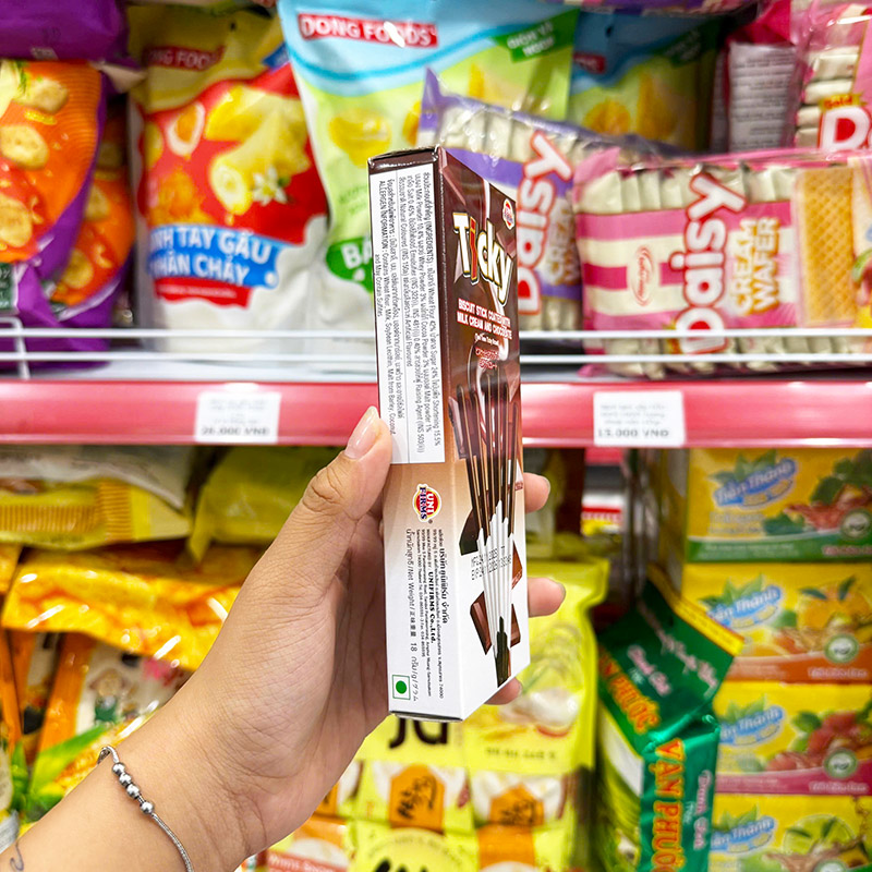 Shop sỉ bánh Que Đũa Phủ Socola Sữa Ticky Uni Firms Combo 3 Hộp - Màu Nâu Trắng Shop sỉ bánh Que Đũa Phủ Socola Sữa Ticky Uni Firms Combo 3 Hộp - Màu Nâu Trắng