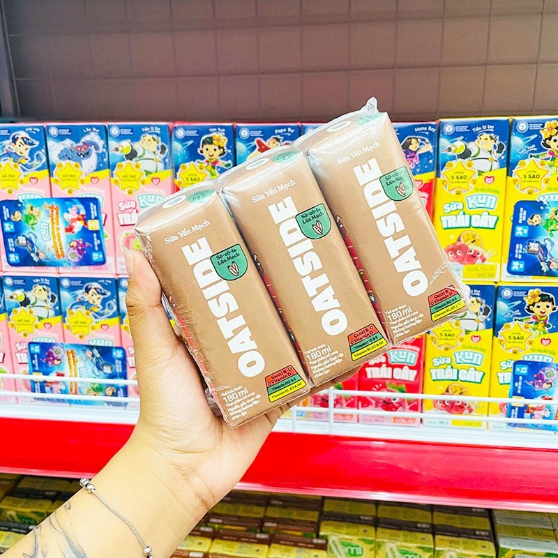 Mua sỉ sữa Yến Mạch Vị Socola Lúa Mạch Oatside Lốc 3 Hộp (180ml/Hộp) Mua sỉ sữa Yến Mạch Vị Socola Lúa Mạch Oatside Lốc 3 Hộp (180ml/Hộp)