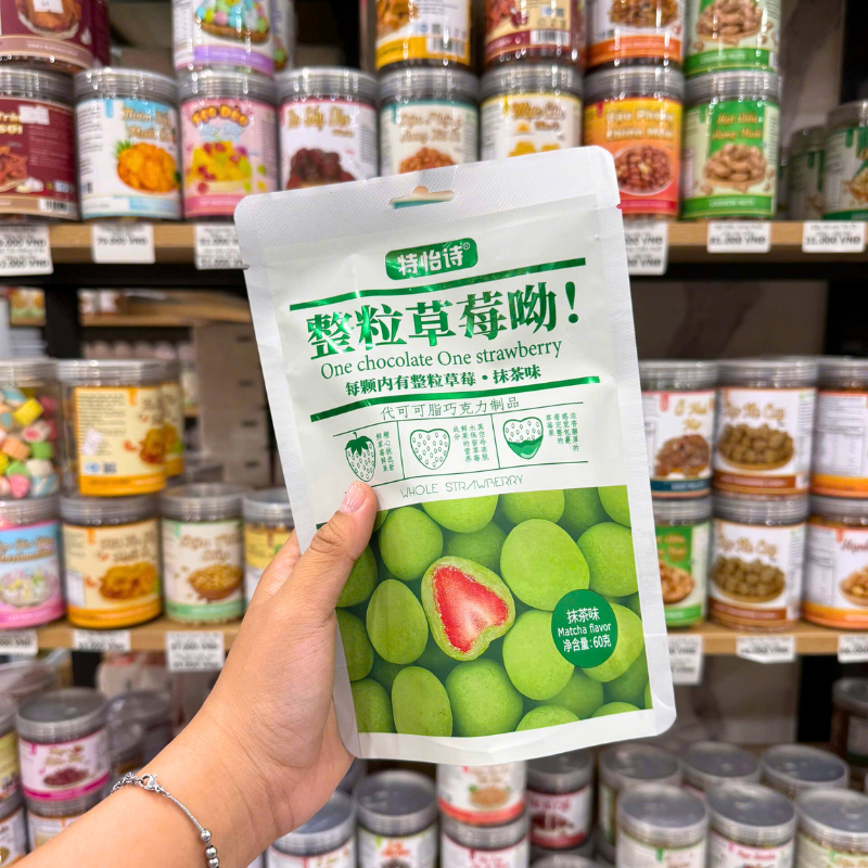 Giá sỉ kẹo Socola Bọc Dâu Tây Thơm Ngon Vị Matcha 60g - Bịch Xanh Lá Giá sỉ kẹo Socola Bọc Dâu Tây Thơm Ngon Vị Matcha 60g - Bịch Xanh Lá