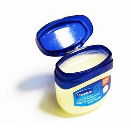 sáp dưỡng Vaseline với nhiều công dụng