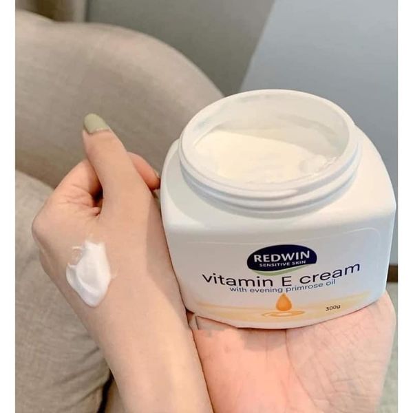 Kem dưỡng vitamin E  Redwin Úc hũ 300g cho da mướt mát mùi thơm dịu dịu