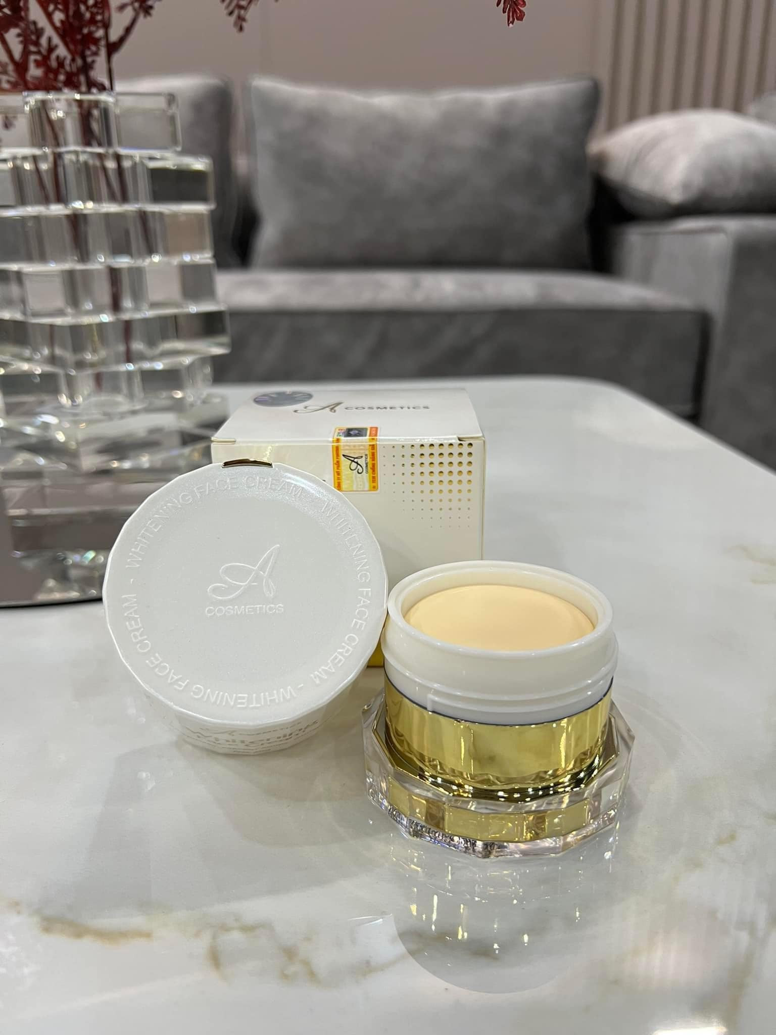 Trắng Sáng Tự Nhiên Với Kem Face Dưỡng Trắng Whitening Face Cream