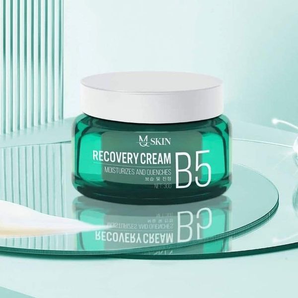   RECOVERY CREAM B5 chứa một sự kết hợp mạnh mẽ đã được chứng minh là làm ẩm da và cải thiện lại cấu trúc da trong đêm giúp phục hồi và đánh thức vẻ đẹp khỏe khoắn của làn da, đồng thời giảm đi các dấu hiệu lão hóa một cách hiệu quả.