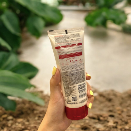 Sữa Rửa Mặt L'oreal Paris Chống Lão Hoá Revitalift Cleansing Foam