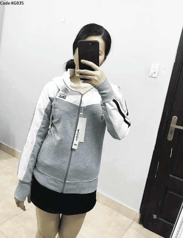 Áo khoác nữ phối màu logo cá tính Áo khoác nữ phối màu logo cá tính