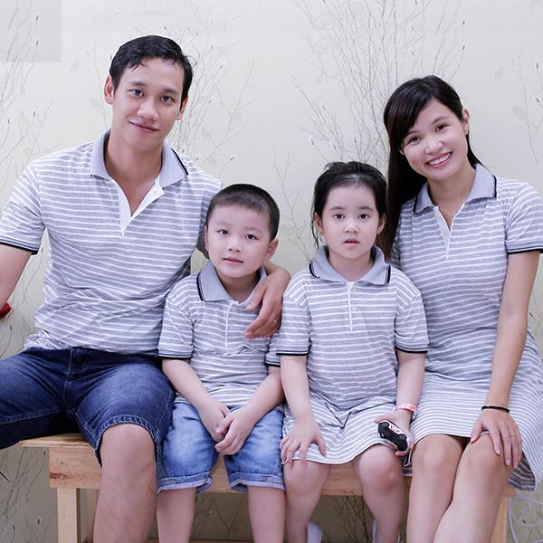 Gắn kết thành viên trong nhà với áo thun gia đình đẹp 2019 Chắc hẳn gia đình bạn sẽ là trung tâm của mọi ánh nhìn của mọi người trong bữa tiệc đấy.
