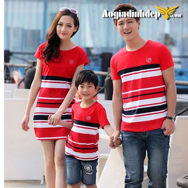 Gắn kết thành viên trong nhà với áo thun gia đình đẹp 2019 Mẫu áo thun gia đình với quần cho nam và váy cho nữ cũng giúp các bé và mẹ trở nên trẻ trung