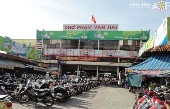 Dân Sài Gòn phải biết những chợ mua bán quần áo tết rẻ mà đẹp này