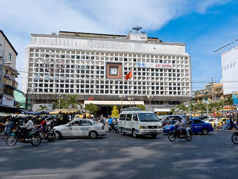 Dân Sài Gòn phải biết những chợ mua bán quần áo tết rẻ mà đẹp này