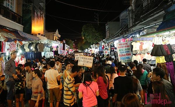 Dân Sài Gòn phải biết những chợ mua bán quần áo tết rẻ mà đẹp này