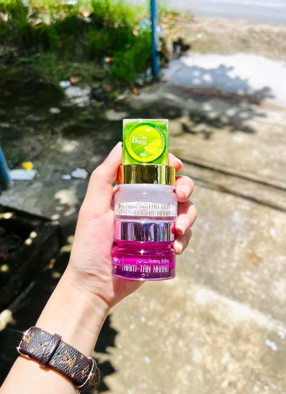 Quá là hot rồi nên không phải nói nhiều về em này nữa 1 bộ face 3 món tặng thẻ cào trúng thưởng tỉ lệ 100%
