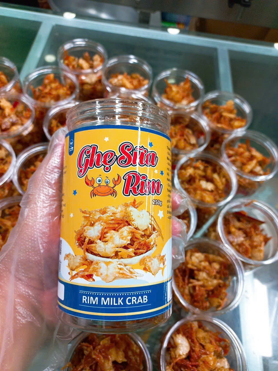 Tết này shop em có bán thêm đồ ăn vặt nha khách có đầy đủ các món luôn ạ