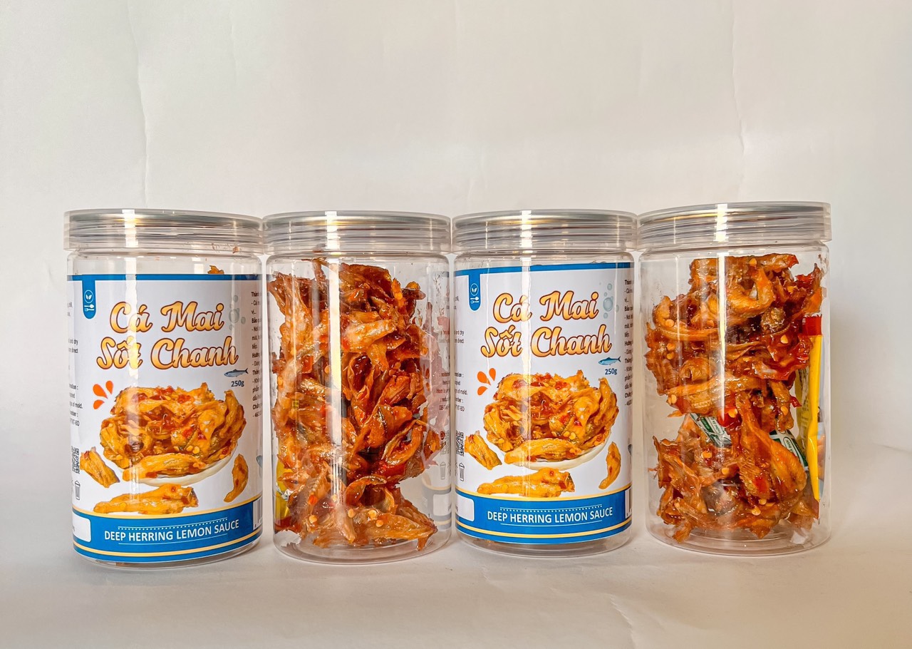 Tết này shop em có bán thêm đồ ăn vặt nha khách có đầy đủ các món luôn ạ