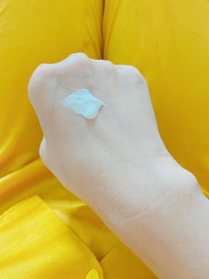 Mình là con gái việc của mình là phải trắng và xinh