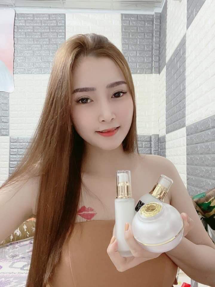 Nếu mấy bà đang tìm kiếm 1 bộ Face trắng hồng không 1 em mụn ???